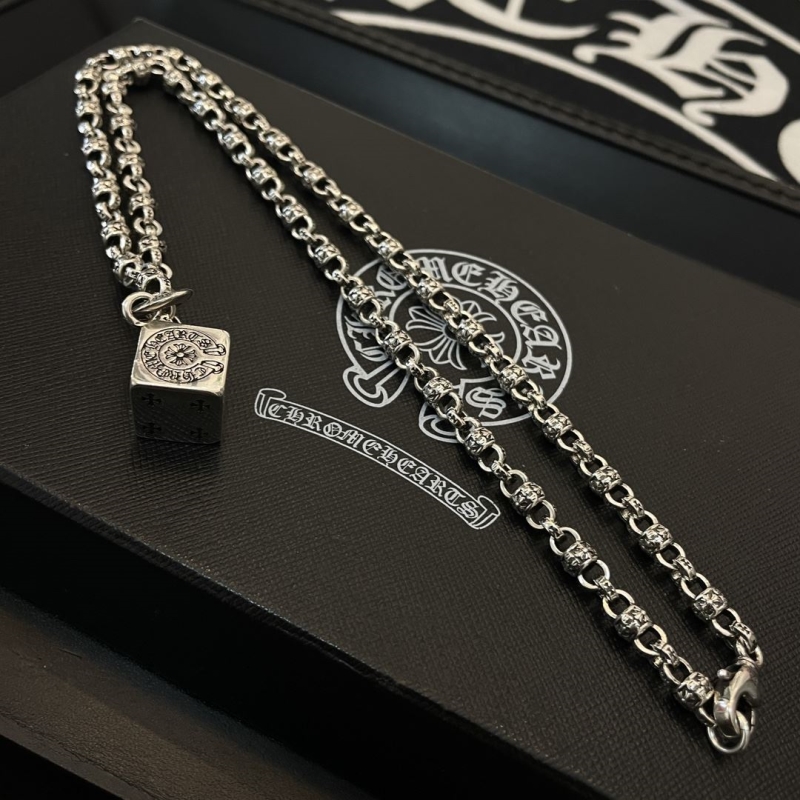 Ch*0me He**ts necklaces